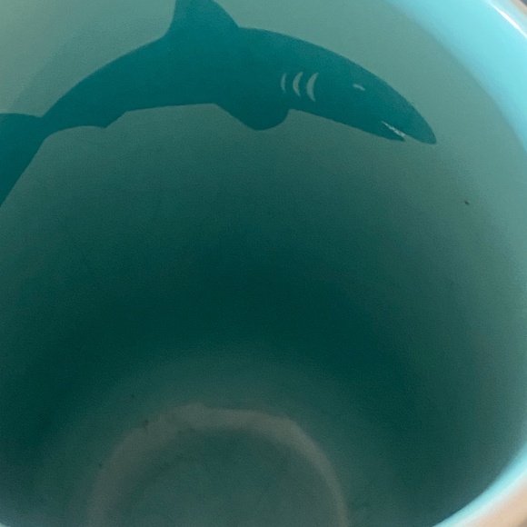 DAVIDsTEA Nordic mug with lid. *retired design* Surfboards & sharks - Picture 10 of 16